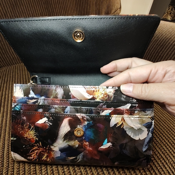 Betsey Johnson Handbag Crossbody Wallet With Black Floral Pattern EUC - Picture 5 of 12